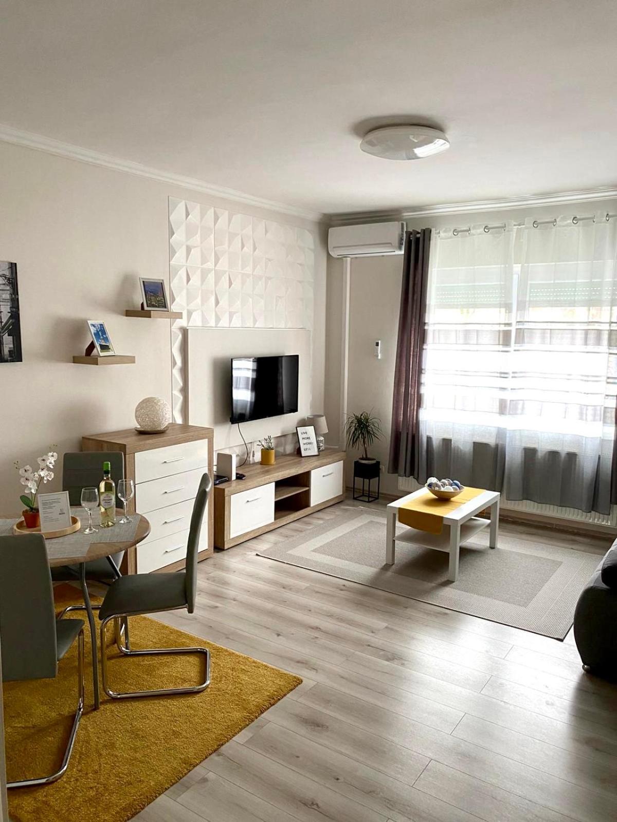 Sweet Central Apartment ,In The City Center Еґер Екстер'єр фото